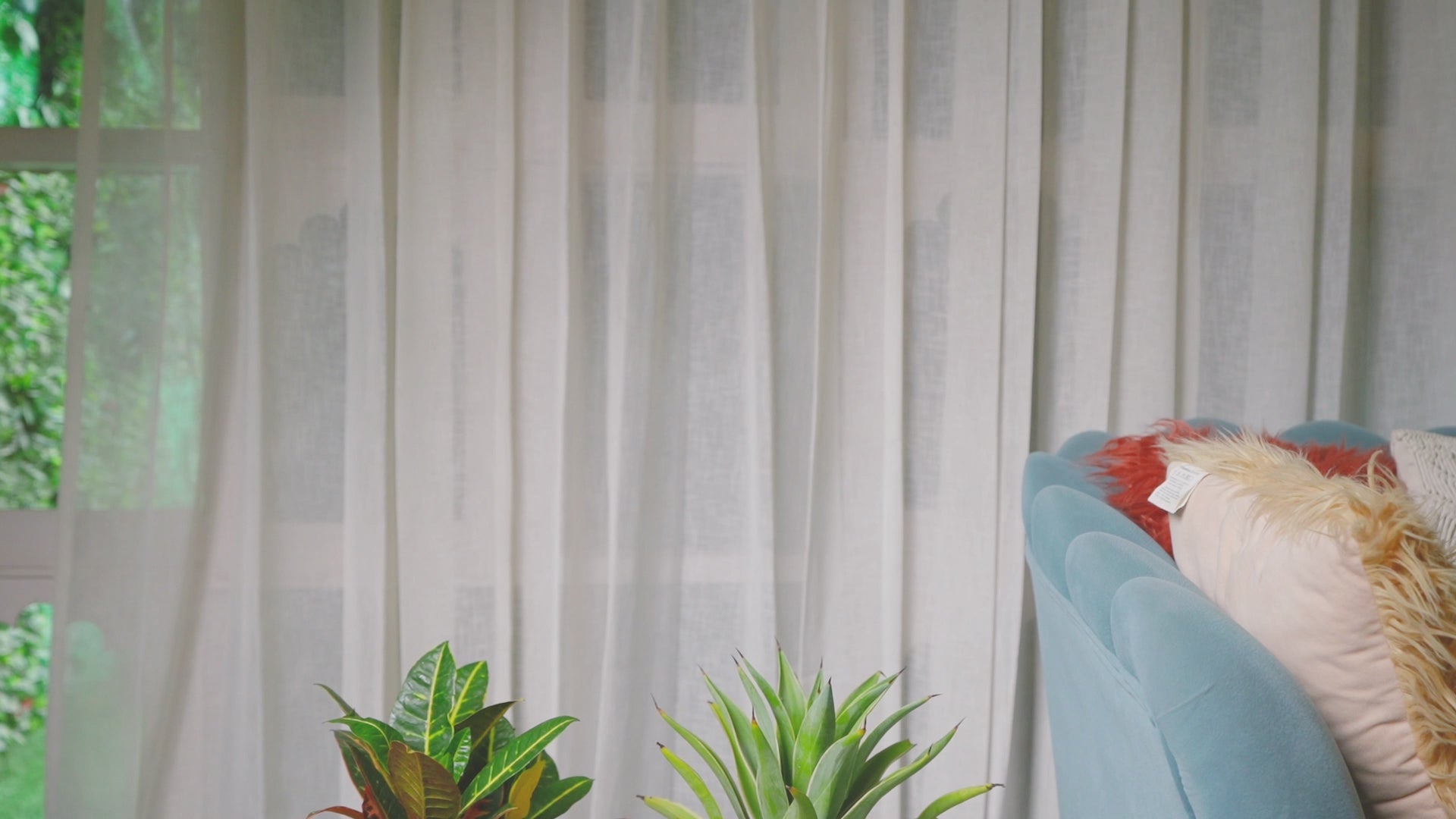 Set of 2 Metal Planters with Stands – 16" & 12" Handcrafted Decorative Flower Pots for Indoor & Outdoor Plants